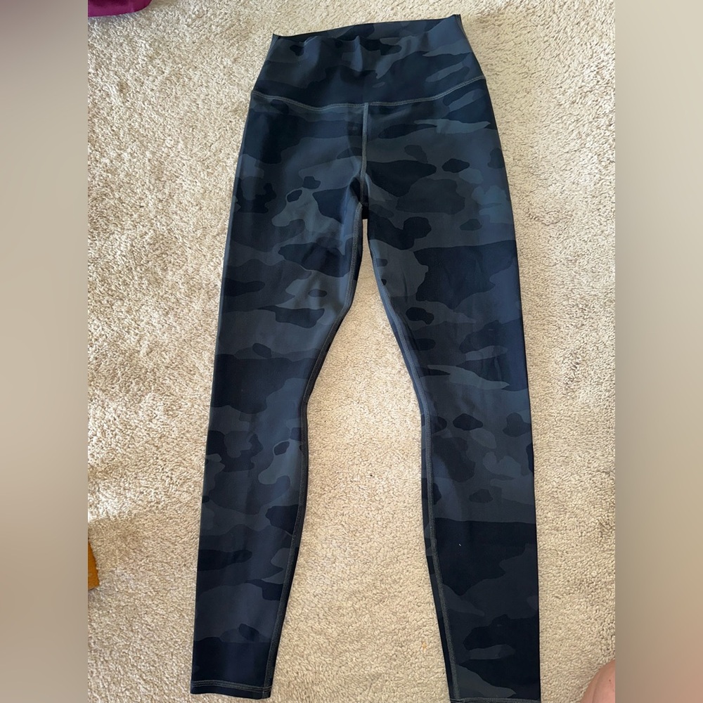 ALO Yoga Black Camouflage Leggings medium